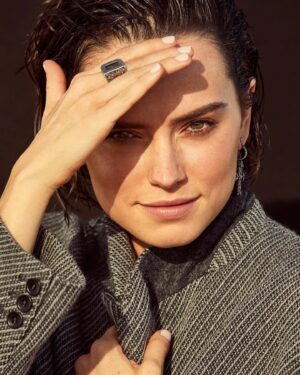 Daisy Ridley Instagram - Could use some of that California sunshine right about now. Throwback to my January/February 2020 cover with @britishgq shot by @alexilubomirski