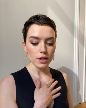 Daisy Ridley Instagram - Went to see #thirteenlives last night and it took the entirety of the credits for me to gather my emotions. Incredible film, incredible performances and incredible reminder that humankind can work brilliantly together for good.  Bonus - spent the afternoon with @lipstickkelly and @dayaruci who fixed me up ready to be an #accessorybutmakeitfashun #varts #leon #swipeformodelling