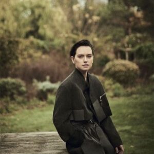 Daisy Ridley Instagram - #throwback cause it’s been a minute and I loooooooved this shoot! #moody #mag #livelifelove #missmyglamhunnies