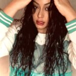 Dakota Tárraga Instagram - Quereis tener el pelo brillante y sedoso solo teneis q utilizar aceite de coco, a mi personalmente me encanta la de la masía y tener una toalla caliente a mano , se me olvidaba imprescindible mascarilla @bellavia.es . Cuando probéis mandarme resultados, ya verás que melenazas vais a lucir! ♥️♥️♥️