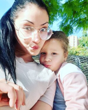 Dakota Tárraga Instagram - Me la como entera a mi princesita👸👸 te amo sofi😍🥰😍 más bonita que ella no la hay!! Ni aunque  la perra 🐶jajaja de mi hermana la vuelva a hacer os amo 😍😍😍💕💕mi vida
