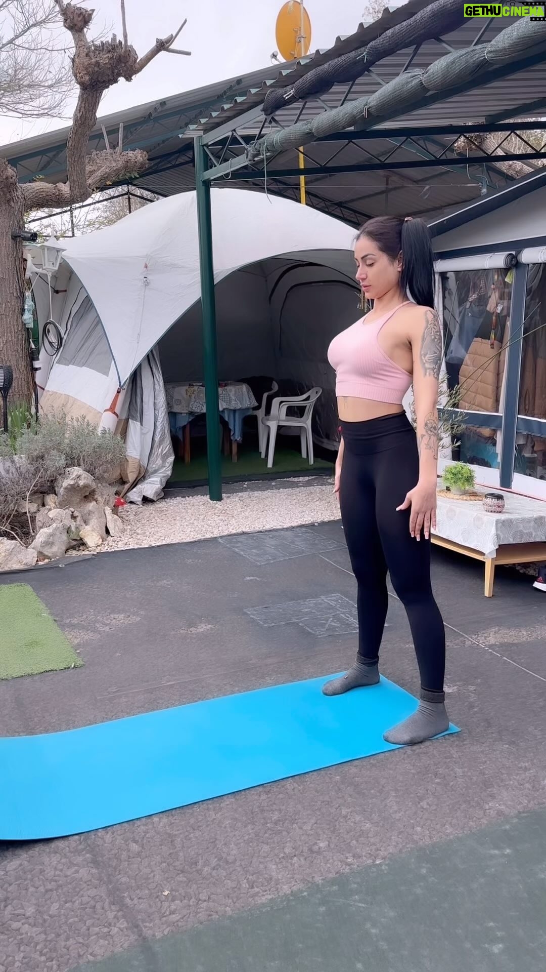 Dakota Tárraga Instagram - Como de flexible os parezco? 😋 @dakota_tarraga
