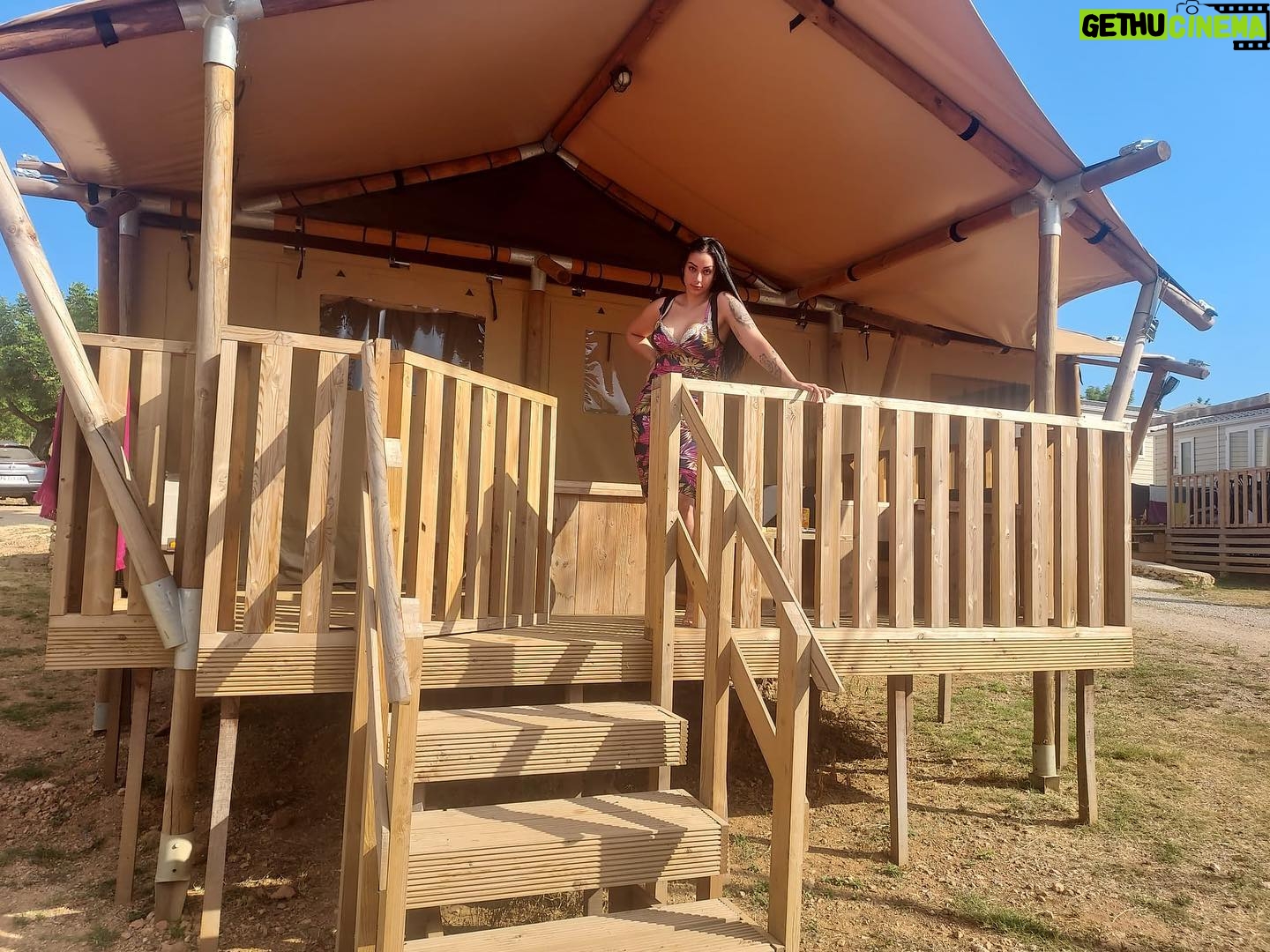 Dakota Tárraga Instagram - 🏕 SORTEO VIAJE 4 PERSONAS 🏕 CERRADO 🔒 Hoy traemos un pedazo de sorteo de un viaje de una semana para cuatro personas, en una cabaña de este súper camping ⛺️ 🔶¿Que tenéis que hacer? 1️⃣Sigue mi cuenta de instagram 2️⃣Sigue la cuenta de @glampingorangeraie 3️⃣Menciona a dos amig@s para irte de viaje. 4️⃣Da like a la foto. 🔸Si subís el post en Stories tenéis doble participación y cuantas más veces participéis y mencionéis a amigos más probabilidades de ganar 🥇 ⚠️El sorteo durará una semana y no se cubren gastos de desplazamiento. El ganador SOLO se publicará en este mismo post, en ningún otro sitio ⚠️ ¡MUCHA SUERTE Y A PARTICIPAR !👏🏻👏🏻🍀🍀🍀 A partir del 27 de agosto pueden disfrutar de la estancia. El ganador es: @quim_kim_ enhorabuena 🎉