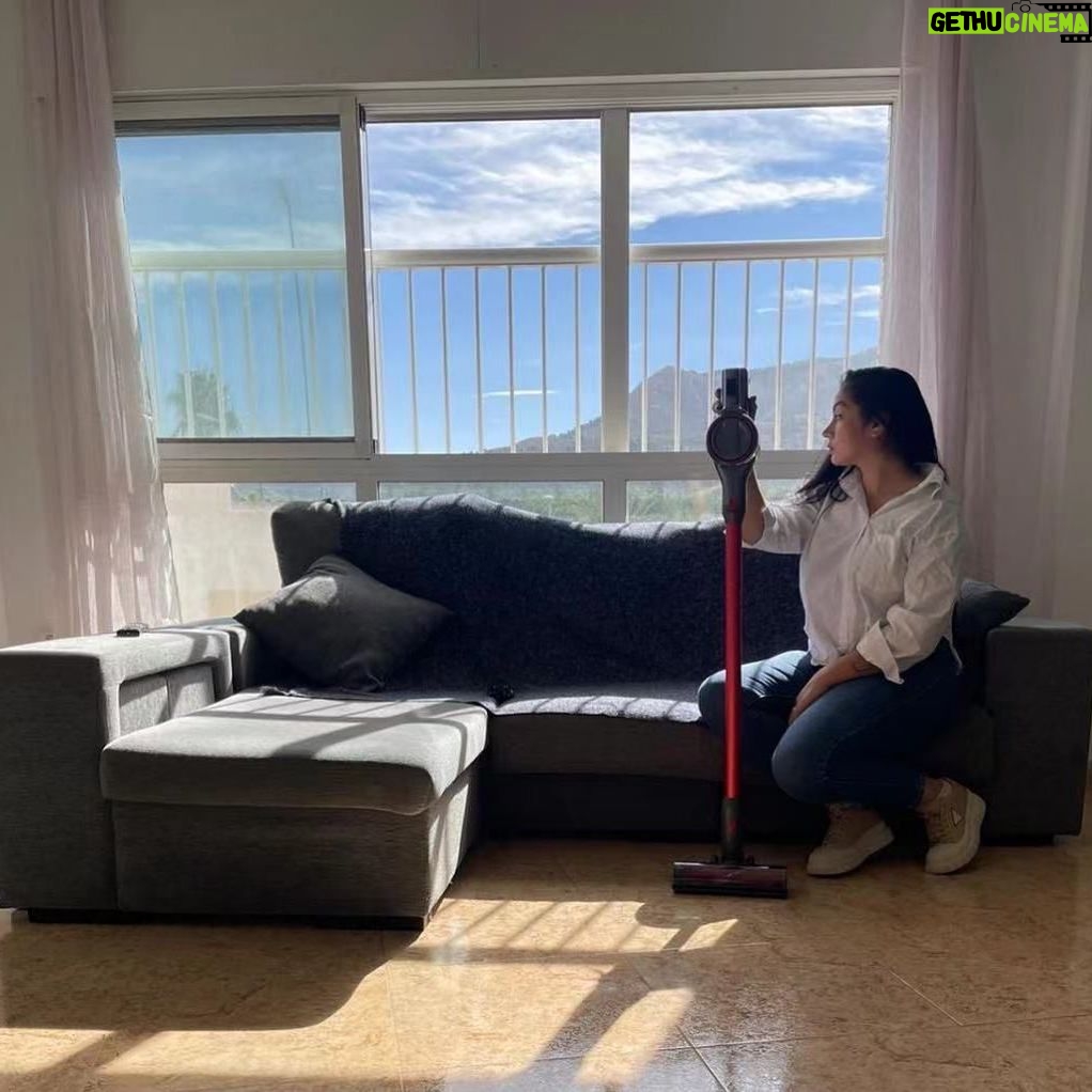 Dakota Tárraga Instagram - En mi vida he visto aspiradora como está de @roborockglobal es una pasada!!! Lo mismo aspiro mi casa, que el coche, que los sillones. Os he dejado el link en stories y al final de esta descripción!!! echadle un vistazo porque esta genial de precio❤️ #roborock #roborockh7