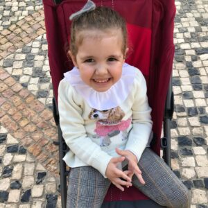 Dália Madruga Instagram - 🎂🥳🍾

Os nove anos da Clara!

A nossa primeira menina faz hoje anos, a mais ritmada, a que não perde uma oportunidade para dançar e cantar. A nossa artista!

Para ela a vida é repleta de música e faz o nosso mundo muito mais feliz!

Ensina-nos todos os dias que ter uma personalidade forte não nos tira a sensibilidade. 

Tem uma alma tão bonita quanto exigente, mas isso só a faz uma pessoa ainda mais especial!

Parabéns minha filha, que sejas sempre feliz!