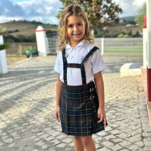 Dália Madruga Instagram - Ontem foi um dia tão emotivo que só consegui encontrar as palavras madrugada dentro.

A minha Alice entrou para o primeiro ano.
A minha pequenina cresceu, a minha mini me está a voar…
E que feliz estava por iniciar tão importante etapa na vida dela.

Tu consegues tudo filha, vai em frente! 🩷