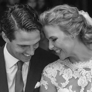 Dália Madruga Instagram - ♾️
Oito anos
de uma viagem que tem sido, principalmente, de uma grande cumplicidade.
Um do outro, um para o outro, assim continuamos a nossa promessa, juntos conseguimos tudo!
Feliz aniversário de casamento, meu amor!
