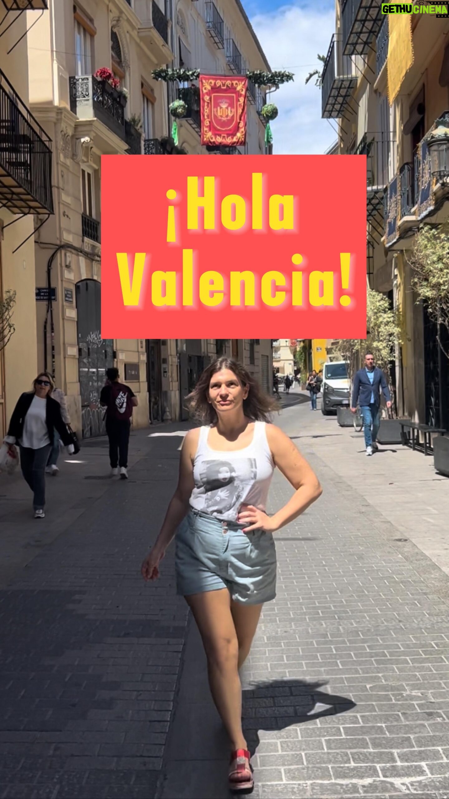 Dalia Gutmann Instagram - Con este reel queremos contarles que ya estamos en Valencia porque el sábado 11 de mayo a las 20hs @tengocosasparahacer en @rambleta (Sala Cambra). Si estás por estos pagos queremos que vengas a pasarla bien🎉 Entradas en el Link de la BIO☝🏼✨ @mpcmanagement @etiquetanegra_producciones @hthproductora @argentinosenvalencia @argentinosespa