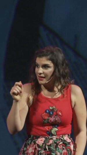 Dalia Gutmann Instagram - Hoy, en *Materiales que jubilé hace tiempo pero no pierden vigencia* (NUNCA). Hoy "La cartera y su relación con la cantidad de INFO que tengo en mi cerebro"
#Humor #Comedia #StandUp
#LaCartera #VaciarlaYLimpiarlaParaResetear