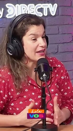 Dalia Gutmann Instagram - ¿Mate o sexo? @daliagutmann fue sincera con la pregunta de Andy en #HolaVos 🤔

@andyclar_ y @mujer.madre.y.argentina 🎙️

Miranos de lunes a viernes a las 9.30 ⏰ por http://twitch.tv/Telefe y http://YouTube.com/@telefe

#StreamsTelefe 📺