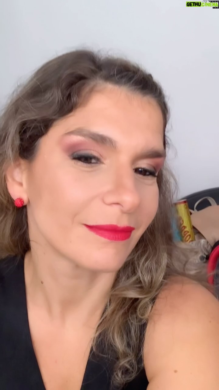Dalia Gutmann Instagram - Y así se pone aún más linda @daliagutmann para su increíble show @tengocosasparahacer en el @teatromaipo Amo mi trabajo, amo ser parte de estos momentos con gente tan talentosa