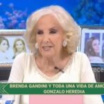 Dalia Gutmann Instagram - El otro día visité a la SEÑORA Mirtha Legrad, y como es una leyenda, comparto un poquito de lo que fue el almuerzo por acá. ¿Vendrá @mirthalegrand al @teatromaipo que vuelvo los miércoles a las 20:30hs? ¡Ojalá que sí! ¿qué dirá al final? Ya les contaré cuando ocurra. Mirtha tenés tu palco esperándote‼️ Ah! y como no podía ser de otra manera, como cada vez que voy a la tele, mi clásico chivo de @luzprincipezapatos 😋🤭😅