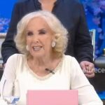 Dalia Gutmann Instagram - El otro día visité a la SEÑORA Mirtha Legrad, y como es una leyenda, comparto un poquito de lo que fue el almuerzo por acá. ¿Vendrá @mirthalegrand al @teatromaipo que vuelvo los miércoles a las 20:30hs? ¡Ojalá que sí! ¿qué dirá al final? Ya les contaré cuando ocurra. Mirtha tenés tu palco esperándote‼️ Ah! y como no podía ser de otra manera, como cada vez que voy a la tele, mi clásico chivo de @luzprincipezapatos 😋🤭😅