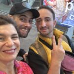 Dalia Gutmann Instagram - Seis Ciudades. Seis shows. Y por suerte todo salió bien. Que bueno viajar tan lejos y comprobar que se puede hacer humor y escuchar risas en tantos lados del mundo. En España ya estamos cancheros y además aprendimos un montón de palabras nuevas, ¡estamos para volver cuando se pueda! Gracias por tanto amor en cada teatro al que fuimos. Y por compartir la argentinidad que salía por los poros en cada función. Por el intercambio cultural. Por saber que diga como se diga nos reimos igual porque hay cosas que nos pasan a todos estemos donde estemos. (Ah! y en muchos "aseos" de Europa, tampoco hay papel😋, aunque en uno había mucho y saqué foto🧻🤗) Gracias a cada uno de los que vinieron a reir, y gracias a todos los que ayudaron a que esta gira sea posible✨♥️ A @hthproductora por armarla Al @emhuoficial que fue un placer participar de este festival mundial de humorismo A @etiquetanegra_producciones en la producción local A @eltiocaracoles por la gran función en Madrid y la cena tremenda A @chechitomar y @_ogost_ por la hazaña A @manu.s.navarrete y Mari por el freetour de lujo en Valencia😋 @karodecomalaga por tanta ayuda en Málaga @goyojimenez Xime y Paloma por el almuerzo despedida de Madriii @sheilagallega le pusiste un broche de oro a esta gira🥰🇪🇸 Y va agradecimiento a @holasim.oficial que me ayudó a tener wifi SIEMPRE. Si viajás, consulta tu plan ideal‼️ Hasta la próxima España♥️✨