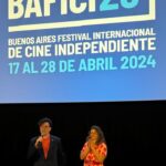 Dalia Gutmann Instagram – Un poco de lo que fue ayer el estreno de la proyección del docu “Stand Up a lo Argentino” en el Bafici @festivalesgcba
Este carrete cuenta con:
1) Foto con comediantes hermosos. ¡Gracias por venir!🎉
2) Con mi adorado primer maestro de Stand Up @diego_wainstein
3)Mas comediantes copados🥰
4)solita🥹
5)Con Juan Manuel @thejmdude del Bafici🎬
6)Con mi amiga genia @elizabethkopyto ♥️
7)Con mi mami🥰
8)Con mami hijo y Sebu😍
9)Charlita post proyección🤓
10) Con mi compañero de ruta @sebawainraichok ✨
Gracias a los que vinieron♥️‼️✨
Mil Gracias a @gusmartinezpr por el apoyo!
Mañana martes 23/4 a las 17:30 hay charla con @diego_wainstein y @martinpuglieseok en el Centro Cultural San Martín
Y el jueves 25/4 a las 19hs se vuelve a proyectar en la sala Cocodelphia!
Los esperoooo