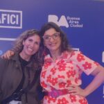 Dalia Gutmann Instagram – Un poco de lo que fue ayer el estreno de la proyección del docu “Stand Up a lo Argentino” en el Bafici @festivalesgcba
Este carrete cuenta con:
1) Foto con comediantes hermosos. ¡Gracias por venir!🎉
2) Con mi adorado primer maestro de Stand Up @diego_wainstein
3)Mas comediantes copados🥰
4)solita🥹
5)Con Juan Manuel @thejmdude del Bafici🎬
6)Con mi amiga genia @elizabethkopyto ♥️
7)Con mi mami🥰
8)Con mami hijo y Sebu😍
9)Charlita post proyección🤓
10) Con mi compañero de ruta @sebawainraichok ✨
Gracias a los que vinieron♥️‼️✨
Mil Gracias a @gusmartinezpr por el apoyo!
Mañana martes 23/4 a las 17:30 hay charla con @diego_wainstein y @martinpuglieseok en el Centro Cultural San Martín
Y el jueves 25/4 a las 19hs se vuelve a proyectar en la sala Cocodelphia!
Los esperoooo