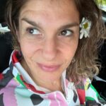 Dalia Gutmann Instagram - Seis Ciudades. Seis shows. Y por suerte todo salió bien. Que bueno viajar tan lejos y comprobar que se puede hacer humor y escuchar risas en tantos lados del mundo. En España ya estamos cancheros y además aprendimos un montón de palabras nuevas, ¡estamos para volver cuando se pueda! Gracias por tanto amor en cada teatro al que fuimos. Y por compartir la argentinidad que salía por los poros en cada función. Por el intercambio cultural. Por saber que diga como se diga nos reimos igual porque hay cosas que nos pasan a todos estemos donde estemos. (Ah! y en muchos "aseos" de Europa, tampoco hay papel😋, aunque en uno había mucho y saqué foto🧻🤗) Gracias a cada uno de los que vinieron a reir, y gracias a todos los que ayudaron a que esta gira sea posible✨♥️ A @hthproductora por armarla Al @emhuoficial que fue un placer participar de este festival mundial de humorismo A @etiquetanegra_producciones en la producción local A @eltiocaracoles por la gran función en Madrid y la cena tremenda A @chechitomar y @_ogost_ por la hazaña A @manu.s.navarrete y Mari por el freetour de lujo en Valencia😋 @karodecomalaga por tanta ayuda en Málaga @goyojimenez Xime y Paloma por el almuerzo despedida de Madriii @sheilagallega le pusiste un broche de oro a esta gira🥰🇪🇸 Y va agradecimiento a @holasim.oficial que me ayudó a tener wifi SIEMPRE. Si viajás, consulta tu plan ideal‼️ Hasta la próxima España♥️✨