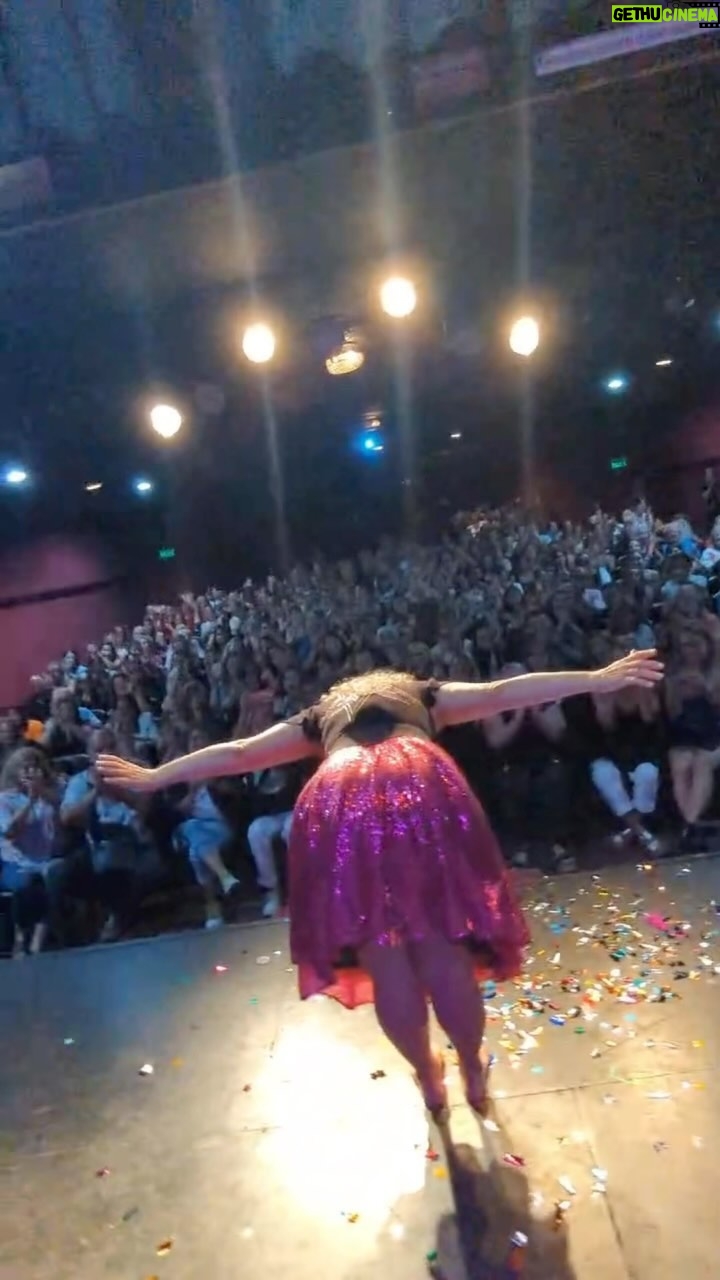Dalia Gutmann Instagram - Muchas gracias Mar del Plata por esta noche hermosa de @tengocosasparahacer en el @centrodeartemdp 馃帀 Gracias por la onda y las risas鈾ワ笍 Hasta la pr贸xima鈥硷笍