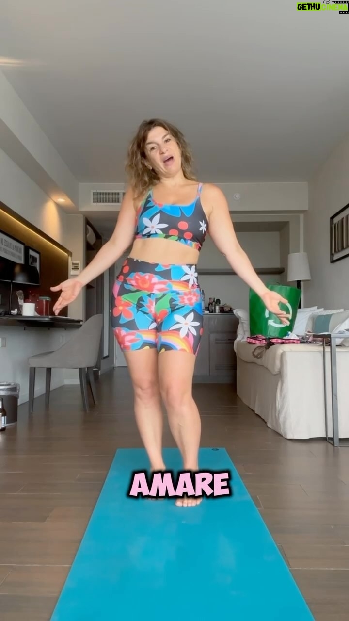 Dalia Gutmann Instagram - Haciéndome la influ de yoga, todo para chivear mi conjuntito de bikers y top de @bikinisamare 😋🤭 Sí! porque además de mallas, hay otras cositas! Con el código dalia10, tenés un 10% de descuento durante febrero en lo que compres!👈🏼🎉