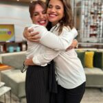 Dalila Carmo Instagram - Sabia que a Dalila Carmo se estreou em televisão há 25 anos numa série da @rtppt? 😮 Hoje, celebrámos a sua carreira no “Quem Te Viu e Quem TV” e conhecemos um pouco do filme “Encontro”, que estreia hoje nas salas de cinema! 🎬🍿 Também descobrimos que já confundiram a Tânia com a Dalila várias vezes e, para ajudar, hoje vieram vestidas de igual 😂👯‍♀️