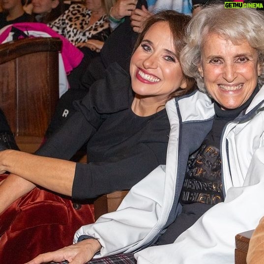 Dalila Carmo Instagram - Hoje estreia "O Misterioso Caso de Lázaro Lafourcade" de @tiagodurao Tão bom trabalhar com este grupo de pessoas. Tão bom celebrar o Rui ❣️ E para não dizerem que não sabiam, aqui vai a lista de salas onde o filme vai estar em exibição: Grande Lisboa Cinemacity Alvalade Nos Amoreiras UCI El corte inglês Cineplace Loures Nos Almada Fórum Grande Porto UCI Arrábida Cinemax Penafiel Cineplace Braga Continente Cinebox Castelo Branco NOSAlma Coimbra Casa do cinema Coimbra - a partir de 7 de Dezembro Cineplace Caldas Rainha Cineplace Leiria Cineplace Viana do Castelo NOS fórum Algarve NOS Évora plaza Ilhas Cineplace Açores Cineplace Madeira @1927ruydecarvalhooficial @lidiamunoz @isacgraca @lamarespedro @maria_josepaschoaloficial @joseraposoofficial @guibarroso.23 @_ericarodrigues_ @ruben.gomes