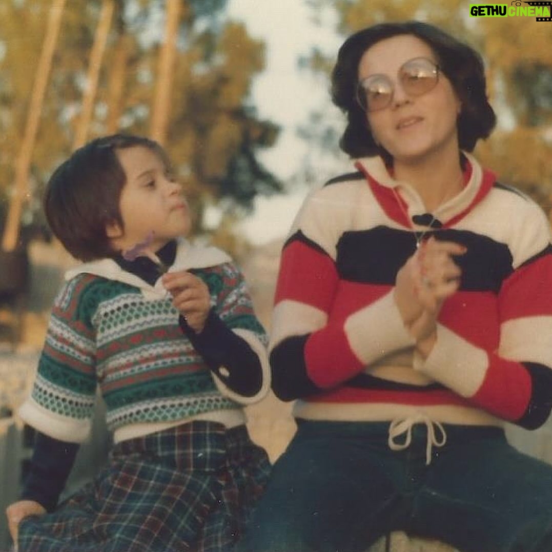 Dalila Carmo Instagram - Olhares de mim para ti. Olhares de espanto, de surpresa, de cuidados, de novidade. Sou e serei sempre plateia da pessoa que me mostrou como ver o mundo de todas as cores. É da minha mãe, a liberdade. Happy birthday Mum🤍✨🤍