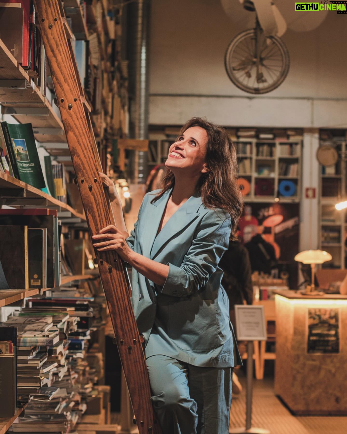 Dalila Carmo Instagram - Na revista @carasportugal desta semana, para falar da estreia da série "A Filha" na @tvioficial entre outras coisas... Uma conversa cuidadosa e cúmplice com a Carla Martins Costa. 📸 @joaolima2008