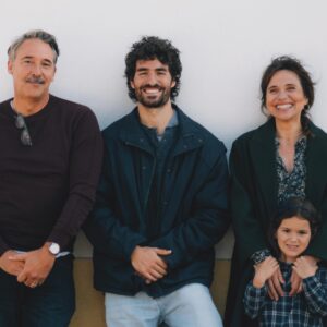 Dalila Carmo Instagram - E hoje é o último episódio da nossa série A Filha, realizada pelo António Correia e produzida pela @mariaemayer e @tvioficial 
Não percam, daqui a pouco na TVI🙌🏽
Obrigada a todos os que fizeram parte deste projecto tão especial🤍🙏🏽
Obrigada à Inês Balsa ( @truesparkle_lisbon ) pelos melhores abracinhos durante a rodagem🥹.