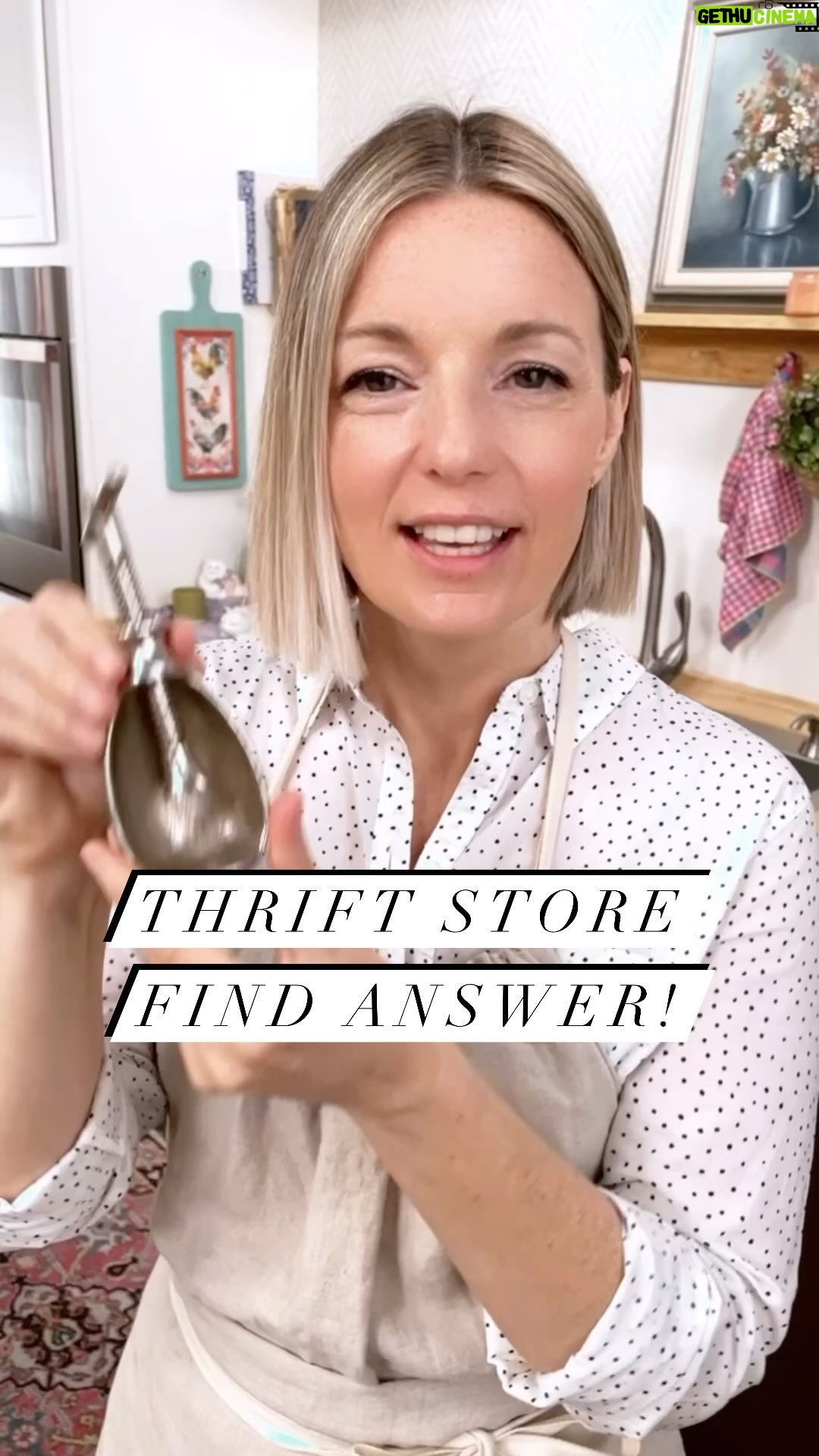 Damaris Phillips Instagram - I’m keeping this one! It feels pretty special. #thrift #thrifted #thrifting #thriftstorefinds #thriftshop #thriftcommunity #thriftingfinds