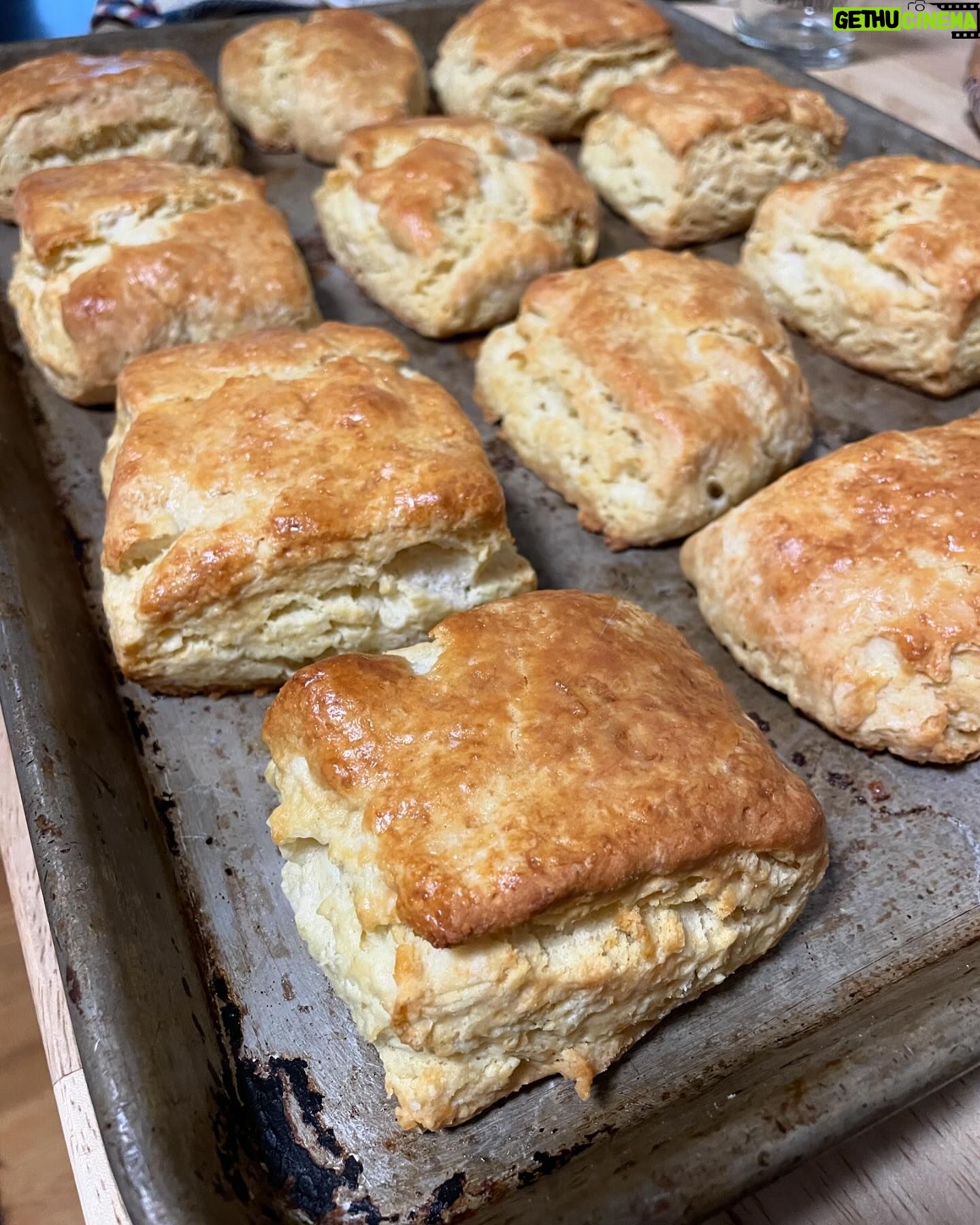 Damaris Phillips Instagram - For us it’s biscuits, pepper gravy, home fries, scrambled eggs, and coffee! We pile it all up and gravy goes on top!!!! Growing up there was also crispy bacon. What’s your brunch tradition?