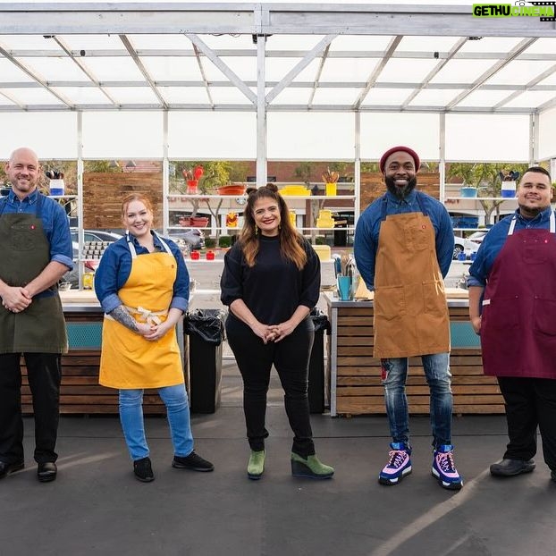 Damaris Phillips Instagram - Tune in tonight, May 15th at 9pm on @foodnetwork for an all new #supermarketstakeout @guarnaschelli tasks four determined chefs to stake out and dish up a continental breakfast and the final two chefs must keep their cool and keep it creamy to walk away a winner!