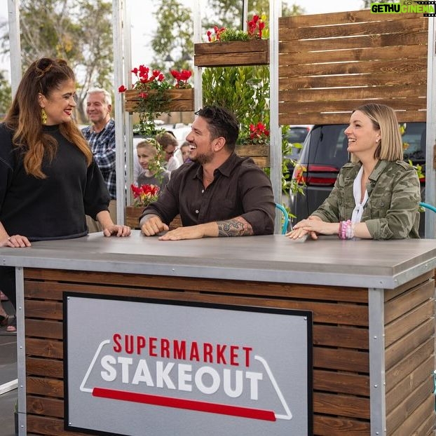 Damaris Phillips Instagram - Tune in tonight, May 15th at 9pm on @foodnetwork for an all new #supermarketstakeout @guarnaschelli tasks four determined chefs to stake out and dish up a continental breakfast and the final two chefs must keep their cool and keep it creamy to walk away a winner!
