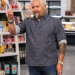Damaris Phillips Instagram - Who’s watching this week’s all new #grocerygames on @foodnetwork at 9 pm! Tonight @guyfieri invites four DDD chefs with #vegan joints to compete in Flavortown Market. First, they must make their vegan best seller using only nine pounds of groceries to make four servings. Then, they’ll serve up a meat-free steakhouse dinner using the combination of beefed-up produce and meat substitutes that Hunter hands out at the deli. The winner gets to shop the market for a whole lot of green stuff up to $20,000!