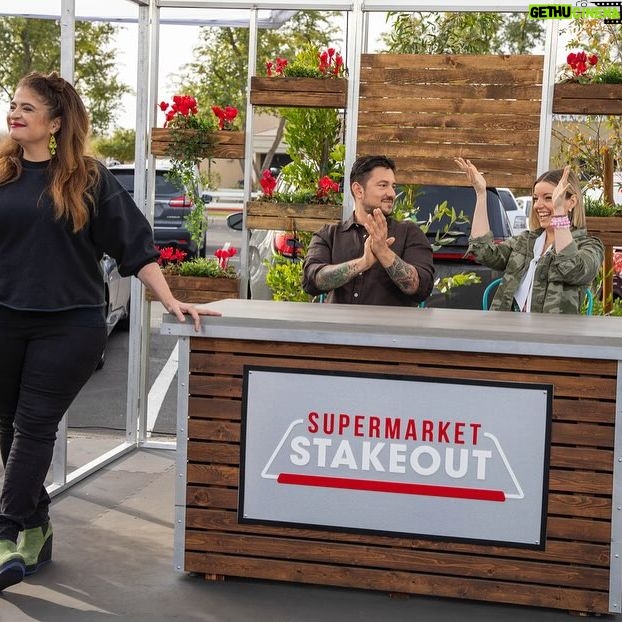 Damaris Phillips Instagram - Tune in tonight, May 15th at 9pm on @foodnetwork for an all new #supermarketstakeout @guarnaschelli tasks four determined chefs to stake out and dish up a continental breakfast and the final two chefs must keep their cool and keep it creamy to walk away a winner!