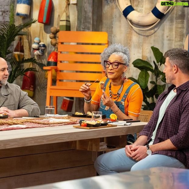 Damaris Phillips Instagram - All new episode tonight, Monday, May 27th at 8pm on @foodnetwork “Summer Lake Adventure” Every summer, millions of families travel to a lake to relax, and host @jessepalmer is right there with them fueling up at the breakfast buffet! To start the day off right, the bakers craft sweet and savory breakfast treats inspired by an assigned breakfast item. Then, Jesse has been picking berries by the lake, and the bakers must turn them into mile-high summer pies for judges @carlaphall , @duffgoldman and me, in hopes their sweet slices will save them from elimination. #SummerBakingChampionship @foodnetwork @StreamOnMax