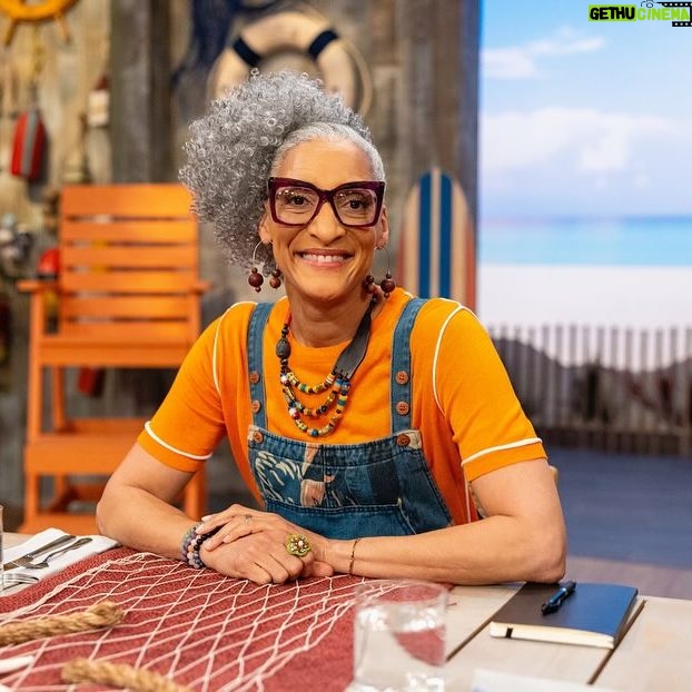 Damaris Phillips Instagram - All new episode tonight, Monday, May 27th at 8pm on @foodnetwork “Summer Lake Adventure” Every summer, millions of families travel to a lake to relax, and host @jessepalmer is right there with them fueling up at the breakfast buffet! To start the day off right, the bakers craft sweet and savory breakfast treats inspired by an assigned breakfast item. Then, Jesse has been picking berries by the lake, and the bakers must turn them into mile-high summer pies for judges @carlaphall , @duffgoldman and me, in hopes their sweet slices will save them from elimination. #SummerBakingChampionship @foodnetwork @StreamOnMax