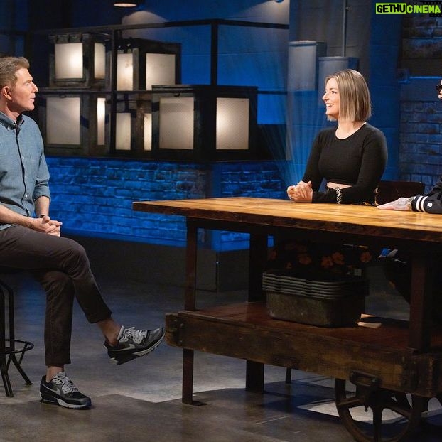 Damaris Phillips Instagram - Premiering Thursday, March 14th at 9pm on @foodnetwork “Mentor vs. Mentee” Chef Bryan Romero attempts to take down his mentor, Chef Marc Quinones, in a mean bean battle, while @mvoltaggio and I cheer them on towards victory over @bobbyflay