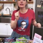 Damaris Phillips Instagram - Final Easter Candy taste test of 2024!!! #easter #candy #eastercandy #tastetest #fundip @oreo