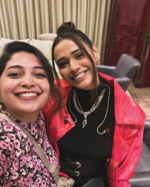 Damini Bhatla Instagram - about last night…
I witnessed @ipritamofficial da’s live in concert. it was a private gig and @shalmiaow gave me the artist’s friend pass. i must tell - she is the real deal. she introduced me as a playback singer and indie artist to everyone including pritam da. i always believe in ‘women are the biggest supporters of women’. she is not a gatekeeper and you shouldn’t be her garden variety hater. 

taking about the gig, every song sounded like a record. 20  musicians on stage and off-stage crew were introduced on the LED screens with utmost respect for their contribution. 

i also had an opportunity to witness my LMA senior @mohammedirfanali anna. pitch perfect every single time. 
.
.
.
Tags : Live in Concert, Mumbai Diaries, Bollywood Music.