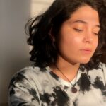 Damini Bhatla Instagram – Guitars / Arrangement / Mix – @niteesh.mp3 (how beautiful is it, thanks bro). 

This song is my favourite but it’s so hard to sing. The original is very high in key and fast. I decided to key it down and drag a bit to make it sound more laid back. I hope you’ll enjoy my version. 

Original Song Credits: 
Movie – Abhilasha 
Music – Ilayaraja Garu
Singers – Balu Garu and Janaki Amma 
Lyrics – Veturi Garu. 

#dbXcollabs #dbvocals #musicdosebydb #musicbydamini #daminibhatla #dbtravels  #FTFdamini #warmaesthetics #womanproducer #songwriter #indiewomanofindia #womenofindieindia #independentartist #originalmusic #indiemusic #teluguindieartist #teluguoriginals #lofimusic #romanticsongs #spotifyartist #diymusician #rnbmusic #musiclover #ilayaraja #chiranjeevisongs #spbliveson