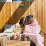 Damla Colbay Instagram - ozen gerektirmeyen seyleri bile tum nezaketinle ve coskuyla yaptigin her an sana bi kez daha hayran oluyorum.yumusacik sevginle bana hep ne kadar sansli bi insan oldugumu hatirlatiyosun. senin sefkatinle uyumak,tum nesenle yeni bi gune uyanmak basima gelen en guzel sey beni varliginla sarip sarmaladigin, kendini benimle paylastigin icin tesekkur ederim🌝