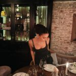 Damla Colbay Instagram - bu fotograflarim az kalsin 2023 yilinda mahsur kaliyomus 😡😡😡