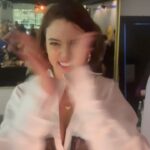 Damla Colbay Instagram - Kucuklugumden beri beni taniyanlar bilir,hep 30. yas gunumun hayalini kurdum.en cok istedigim seylerden biriydi.cok guzel bi sey olcak,cok buyuk bi sey olcak,ne olcak bilmiyorum ama 30dan sonra bi sey olcak🫠belki tuttugum dilekle alakali bi seydir (kesin oyle) ✨ 2 gun gecti,simdilik bi degisiklik yok.olunca soylerim🐤 benimle bu nesemi paylasan herkese tesekkurler sizi cok seviyorum❤️