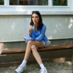 Damla Colbay Instagram - detox suyu iciyorum ne ise yaricaksa 🧃