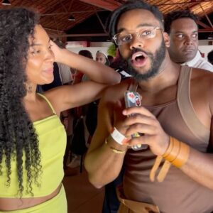 Dandara Albuquerque Instagram - Na última sexta-feira, aconteceu o #NegritudesGlobo 🫶🏾✨@somosglobo 

Foi um dia de reflexões importantes, celebração da nossa cultura e encontros afetuosos. Também foi uma oportunidade de reverenciar os que vieram antes e aprender com aqueles que têm tanto para nos ensinar. 

Ouvir Antônio Pitanga, Zezé Motta, Taís Araújo, Lázaro Ramos e tantos outros é de uma sorte tão grande que nem consigo descrever. Contemplar a sabedoria dos mais velhos, aprender com as experiências desses que estão fazendo a diferença no hoje e pavimentando esse terreno para nós que estamos chegando… foi inspirador demais.

Eu fico muito feliz por perceber os avanços que estão acontecendo e também sinto que é uma grande responsabilidade contribuir para a construção desse caminho. 

Afinal,  nós somos os ancestrais do amanhã. ✊🏾