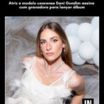 Dani Gondim Instagram - Além de ser reconhecida por seu talento como atriz e modelo internacional, a musa cearense Dani Gondim dará mais um importante passo em sua carreira se lançando como cantora. Ela assinou com a gravadora D&E Records para lançar um álbum, que deverá chegar ao público ainda este ano. O convite surgiu após a artista cearense compor e cantar, ao lado do músico Marcinho, “Nuvens de Chantilly”, faixa presente no curta-metragem “Nuvens de Chantilly”, com direção de Marcoz Gomez, no qual Dani também aparece atuando. “Cantar sempre foi um lugar de muita liberdade pra mim. Acho que por isso foi tão difícil pensar na música como uma profissão. Agora tenho que transformar essa sensação, que sempre foi de conforto, e colocar uma tensão profissional nela. Ainda estou descobrindo esse equilíbrio”, disse Dani Gondim em entrevista concedida à colunista e jornalista Mônica Bergamo. Finalista do reality culinário “Bake off Celebridades”, Dani está sempre engajada em projetos sociais e dando dicas em seu perfil sobre como ter uma vida mais sustentável. Além disso, é modelo desde os 12 anos e já desfilou para grandes marcas. A cearense começou a estudar teatro aos 8 anos. Mas foi em 2016 que ganhou destaque nacional ao dar vida à vilã da novela infantojuvenil “Carinha de anjo”, produto também da mesma emissora. Em seu currículo ainda constam algumas participações também na televisão, incluindo “Malhação”, em 2012, e em “Bom Sucesso”, em 2022, ambas da TV Globo. Em 2017, esteve em “Cúmplices de um resgate”, remake feito pelo SBT. Créditos: 📸Morena Lima (foto 1) e 📸Cadu Franco (foto2)