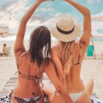 Dani Gondim Instagram - Dia de PRISCILLA Minha melhor amiga, nossa amizade já é maior de idade e que privilégio dela ter você para celebrar esse tempo todo de amor. Que sorte a minha ter você, Pri; inteligente, doce, atenciosa. O ser que sempre tenta enxergar o lado bom de todo mundo e encontrar porquês nas adversidades. Quem dera o mundo tivesse mais Pri’s. Aprendo tanto com você. É raro encontrar alguém que dê tantas chances ao outro. Você nunca dá ponto final sem ouvir, acolher e lutar para que sejamos uma melhor versão de nós mesmos. Minha doce Pucca de fé e esperança. Te amo infinitamente. Cada vez mais. @pri_afio ♥