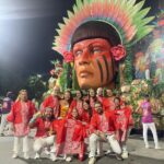 Dani Gondim Instagram - É, carnaval, você foi uma delícia. Desfilar na avenida é tão gostoso e ter a oportunidade de desfilar cantando um enredo potente , revolucionário ,compartilhando com minha família e amigos essa longa caminhada é melhor ainda. Que venham muitos carnavais 🌸