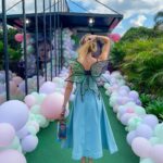 Dani Gondim Instagram - Tu tu tu turuturu babyTube. Queridos, que dias intensos e emocionantes. Um presente estar com vocês celebrando a vida de Lua cercada de tanto cuidado em cada detalhe do evento. Foi impecável. Que a divindade continue abençoando sua família e iluminando seus passos ❤️ @eliezer @viihtube Ps: eu estou obcecada. Passo 90% do tempo cantando babytube e os outros 10% eu torço para alguém cantar e eu falar “ o meu nome é Nina, dinossaurinha “ 😂😂❤️❤️❤️ Gratidão @tauaresorts por nos receber tão bem #babytube #mundosalua