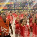 Dani Gondim Instagram - É, carnaval, você foi uma delícia. Desfilar na avenida é tão gostoso e ter a oportunidade de desfilar cantando um enredo potente , revolucionário ,compartilhando com minha família e amigos essa longa caminhada é melhor ainda. Que venham muitos carnavais 🌸